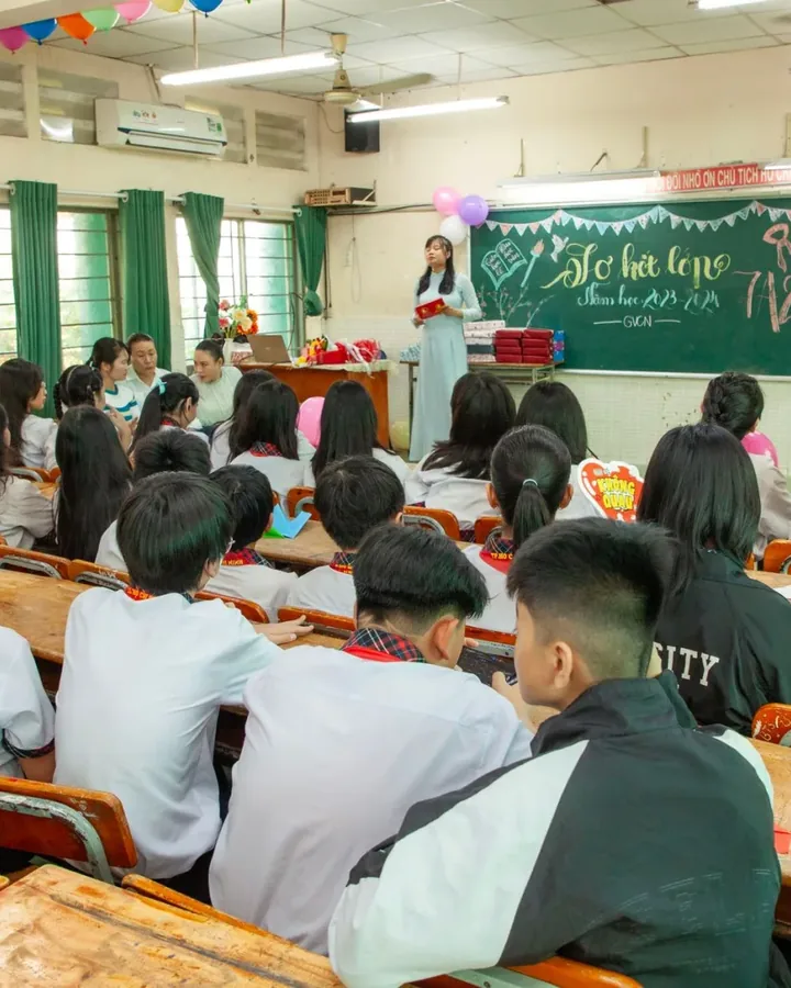 Phòng học sáng sủa